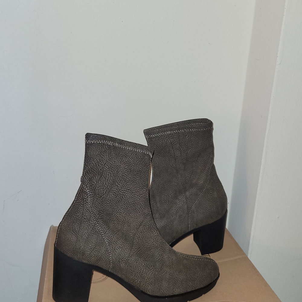 Chic Gray Heeled Boots for Women